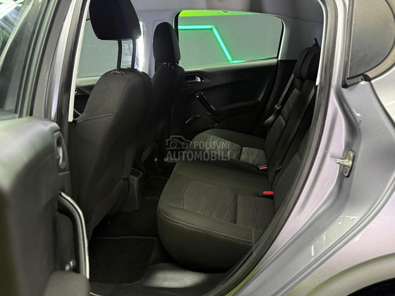 Peugeot 208 1.2b/fabričko stanje