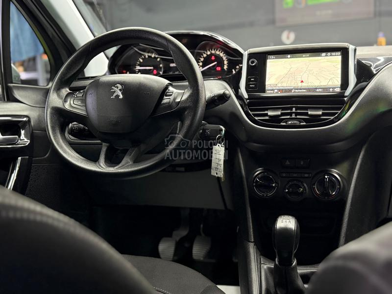 Peugeot 208 1.2b/fabričko stanje