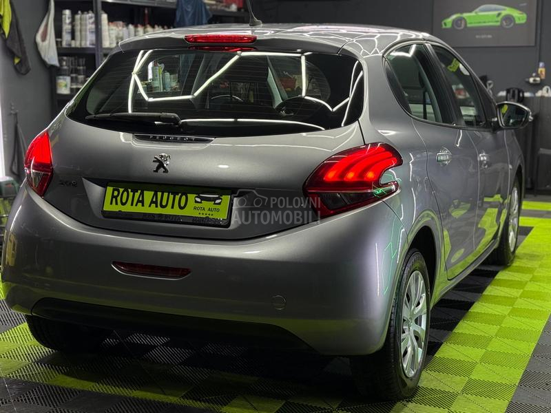 Peugeot 208 1.2b/fabričko stanje