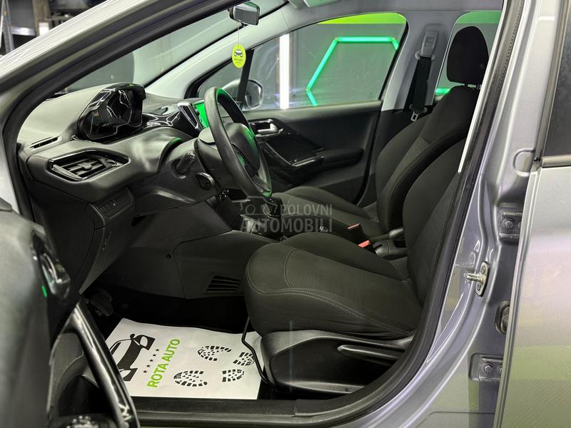 Peugeot 208 1.2b/fabričko stanje