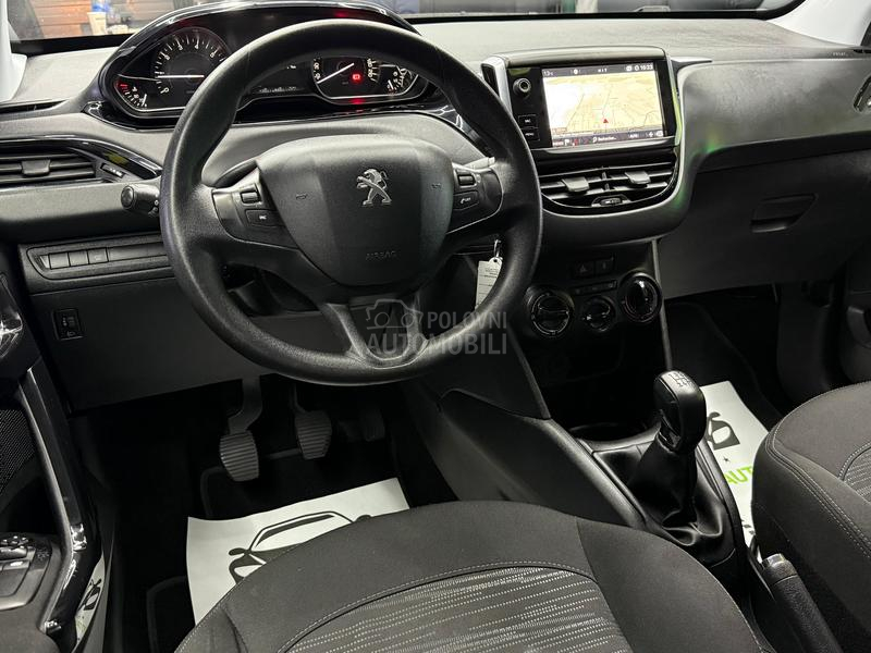Peugeot 208 1.2b/fabričko stanje