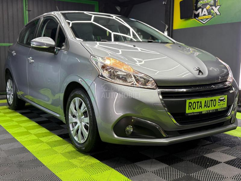 Peugeot 208 1.2b/fabričko stanje