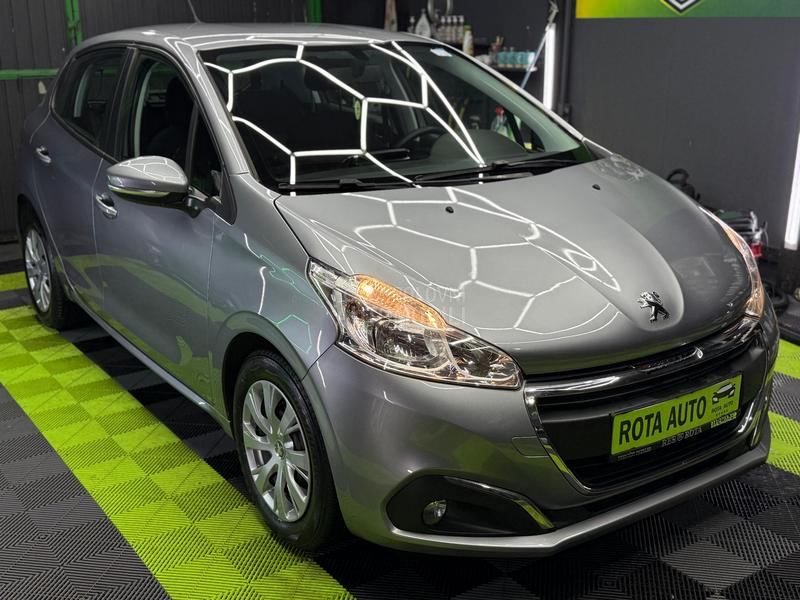 Peugeot 208 1.2b/fabričko stanje