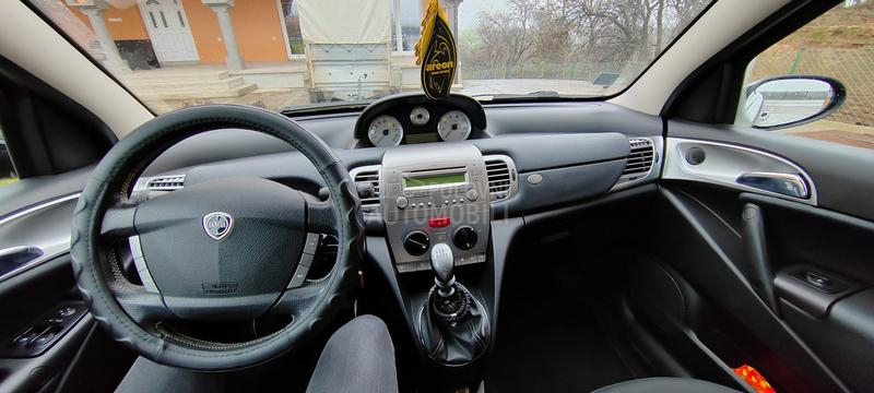 Lancia Ypsilon 