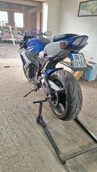 Suzuki GSX R 750
