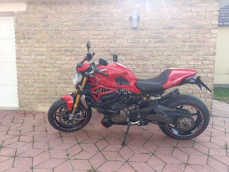 Ducati Monster 1200S