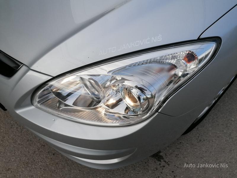 Hyundai i30 1.6i ILIKE CH