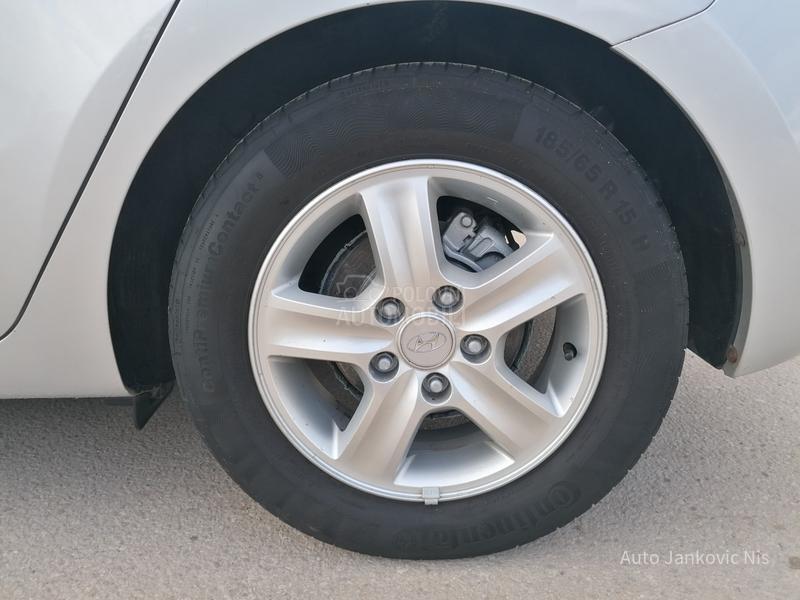 Hyundai i30 1.6i ILIKE CH