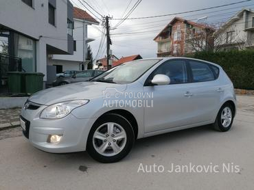 Hyundai i30 1.6i ILIKE CH