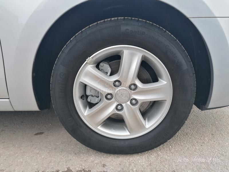 Hyundai i30 1.6i ILIKE CH