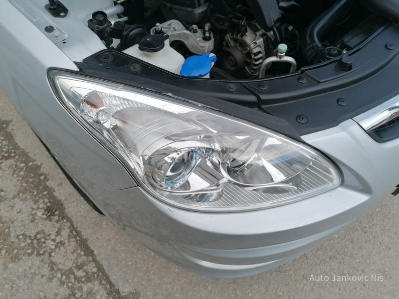 Hyundai i30 1.6i ILIKE CH