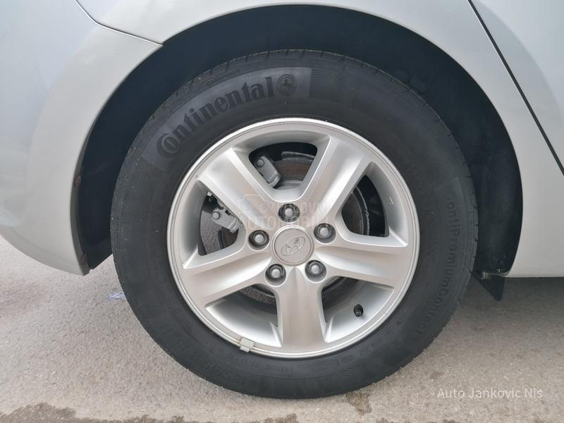 Hyundai i30 1.6i ILIKE CH