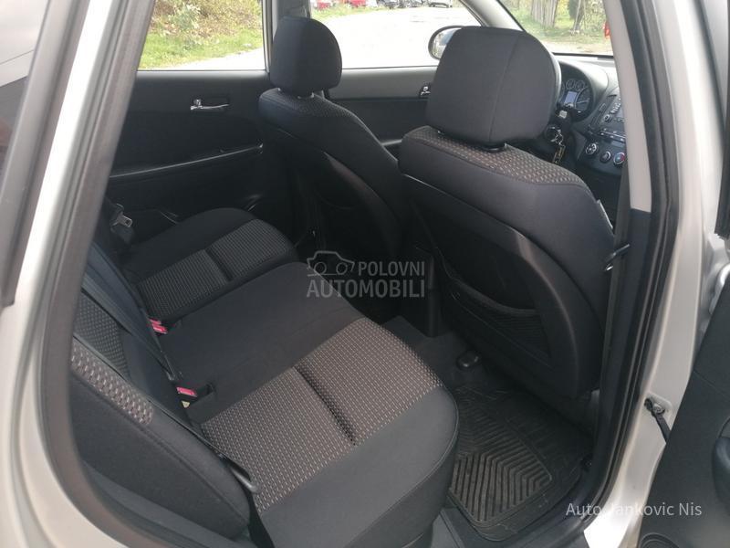 Hyundai i30 1.6i ILIKE CH