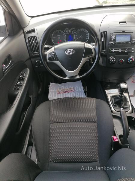Hyundai i30 1.6i ILIKE CH