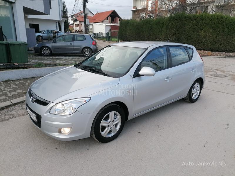 Hyundai i30 1.6i ILIKE CH