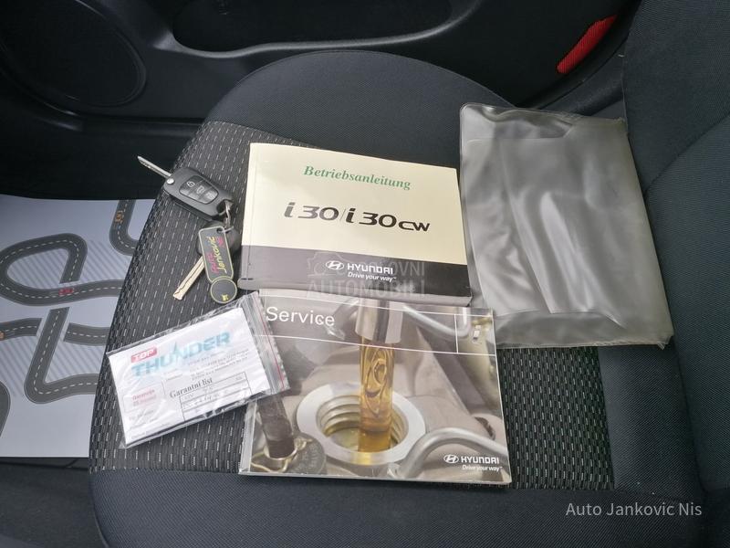 Hyundai i30 1.6i ILIKE CH