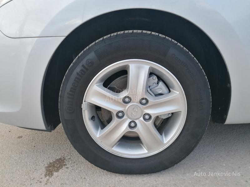 Hyundai i30 1.6i ILIKE CH