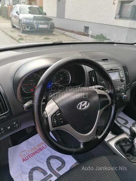 Hyundai i30 1.6i ILIKE CH