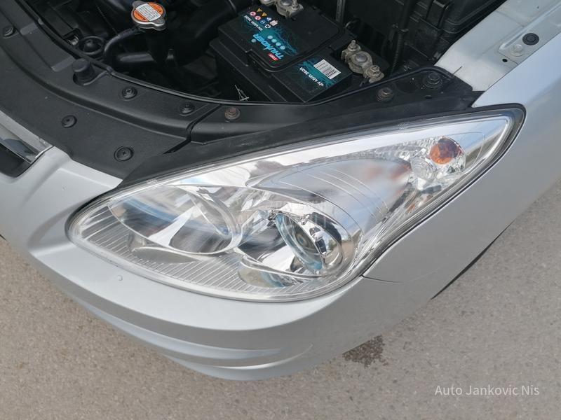 Hyundai i30 1.6i ILIKE CH