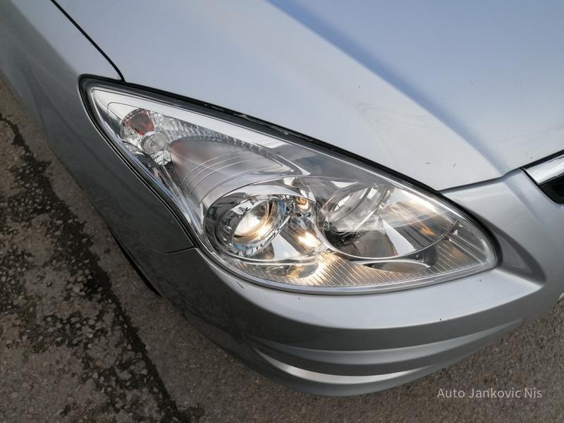 Hyundai i30 1.6i ILIKE CH