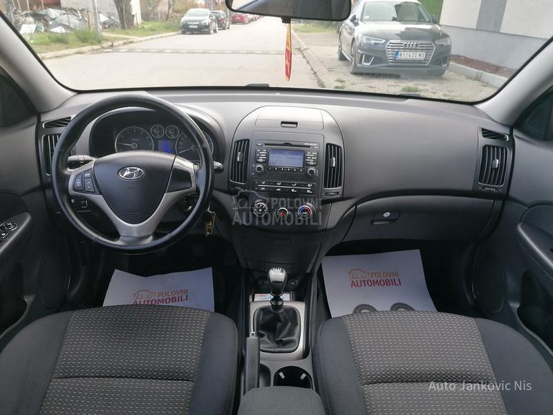 Hyundai i30 1.6i ILIKE CH