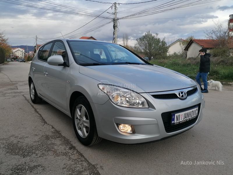 Hyundai i30 1.6i ILIKE CH