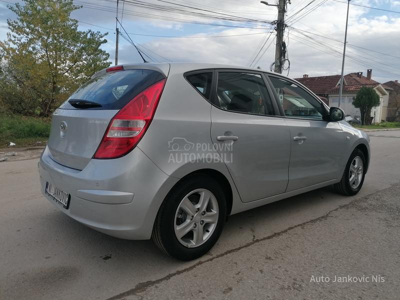 Hyundai i30 1.6i ILIKE CH