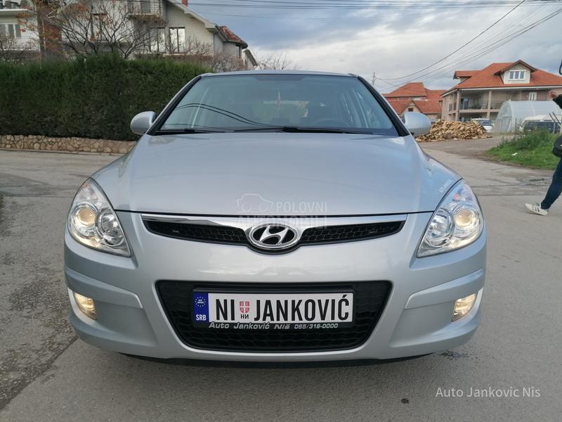 Hyundai i30 1.6i ILIKE CH