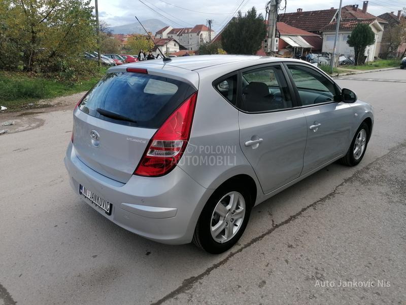 Hyundai i30 1.6i ILIKE CH