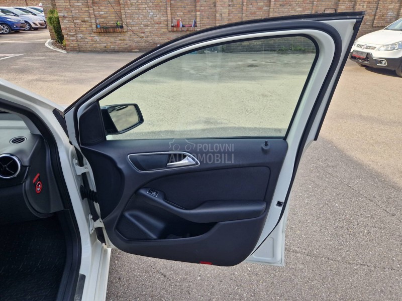 Mercedes Benz B 180 EXECUTIVE