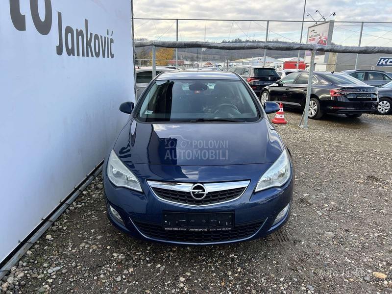 Opel Astra J 1.6 B