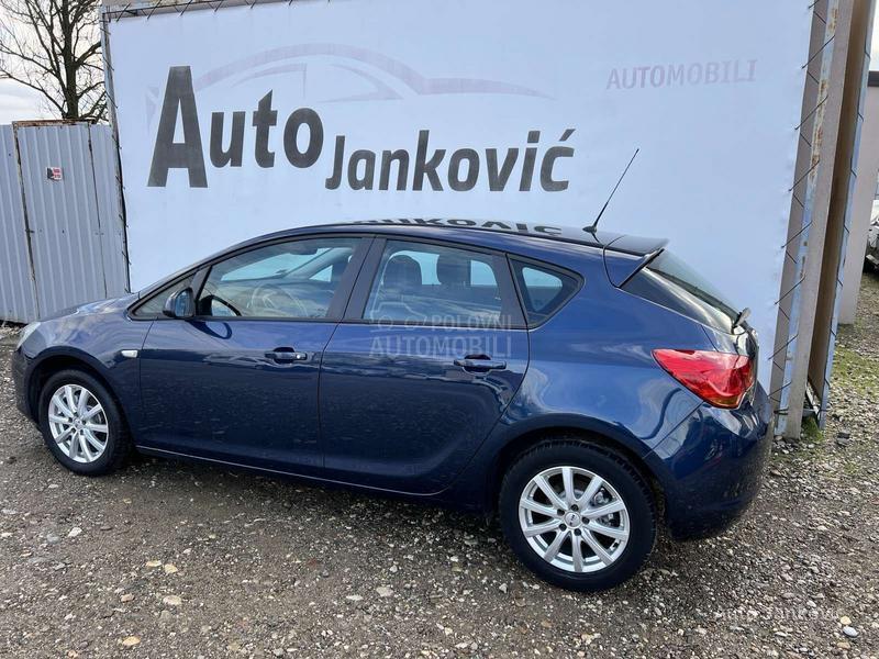 Opel Astra J 1.6 B