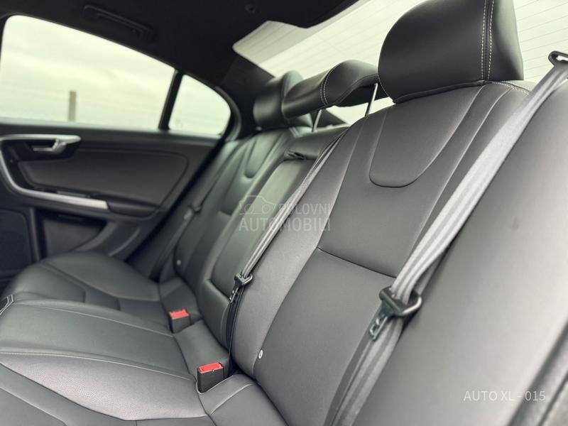 Volvo S60 2.0 D3 / LINJE SVART