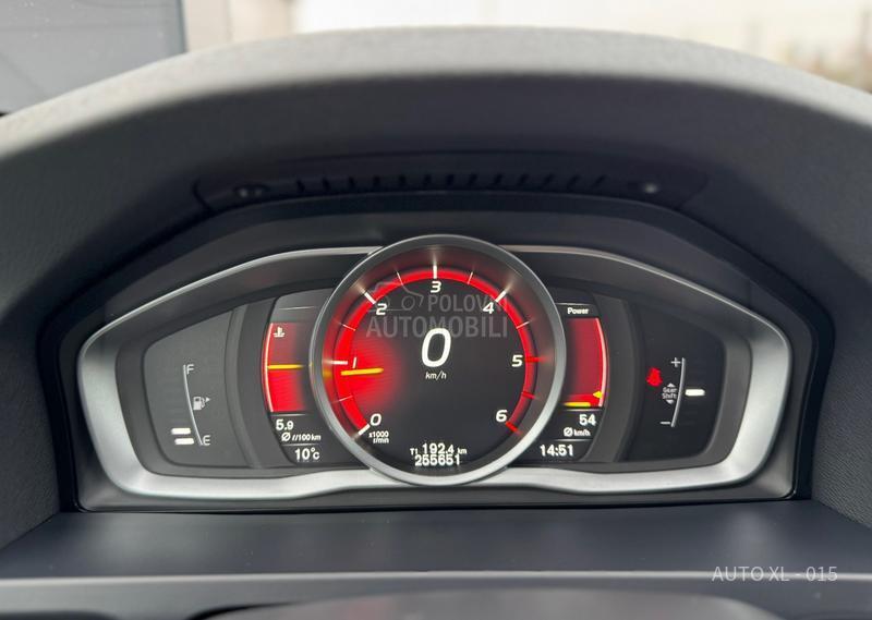 Volvo S60 2.0 D3 / LINJE SVART