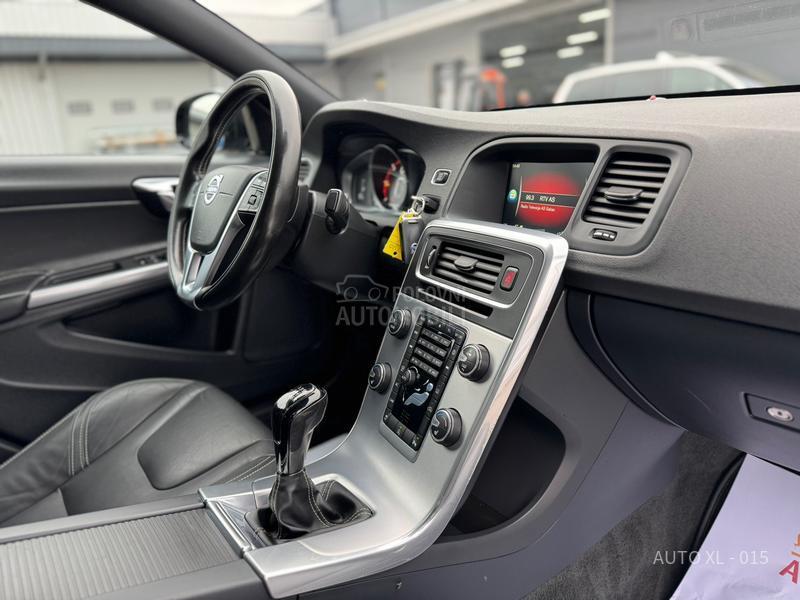 Volvo S60 2.0 D3 / LINJE SVART