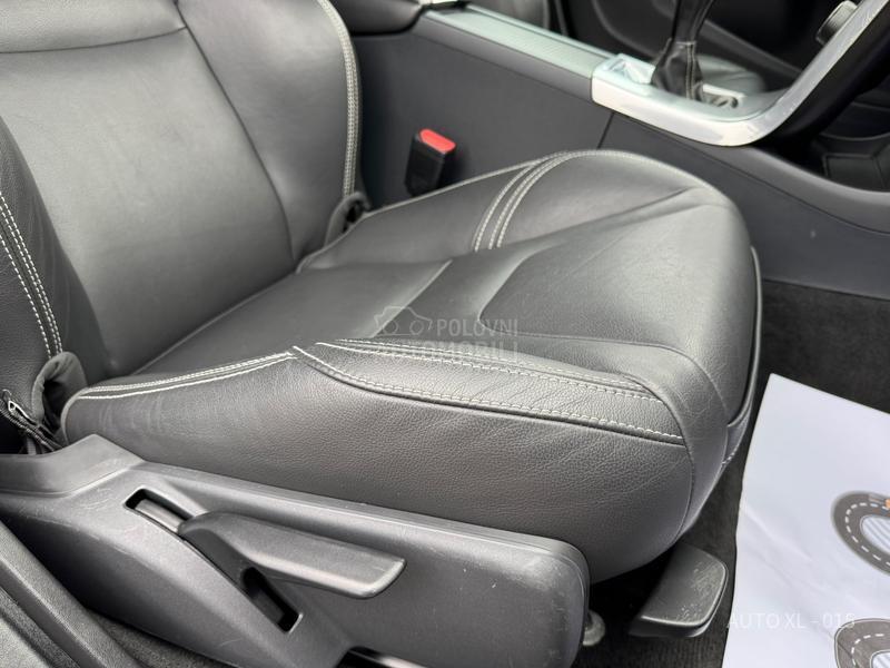 Volvo S60 2.0 D3 / LINJE SVART