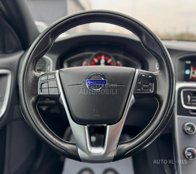 Volvo S60 2.0 D3 / LINJE SVART