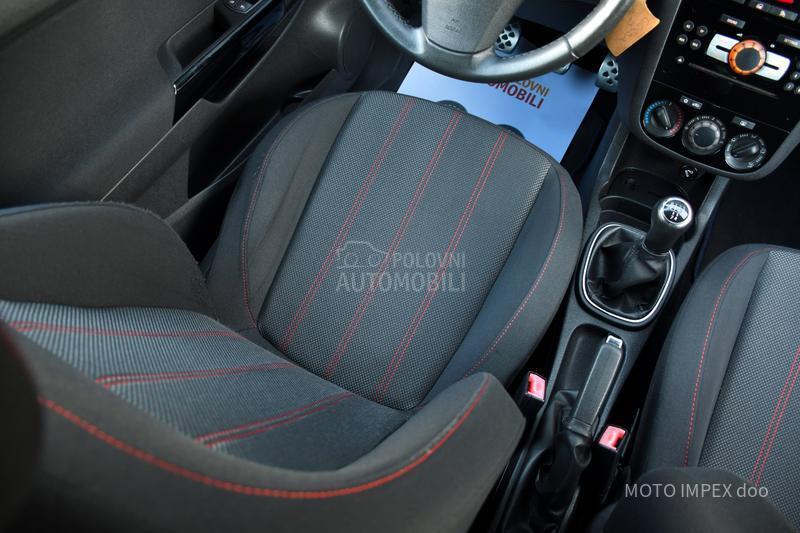 Opel Corsa D 1.4 / SPORT / CH