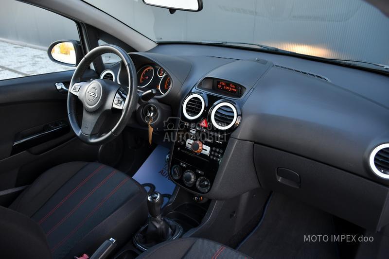 Opel Corsa D 1.4 / SPORT / CH