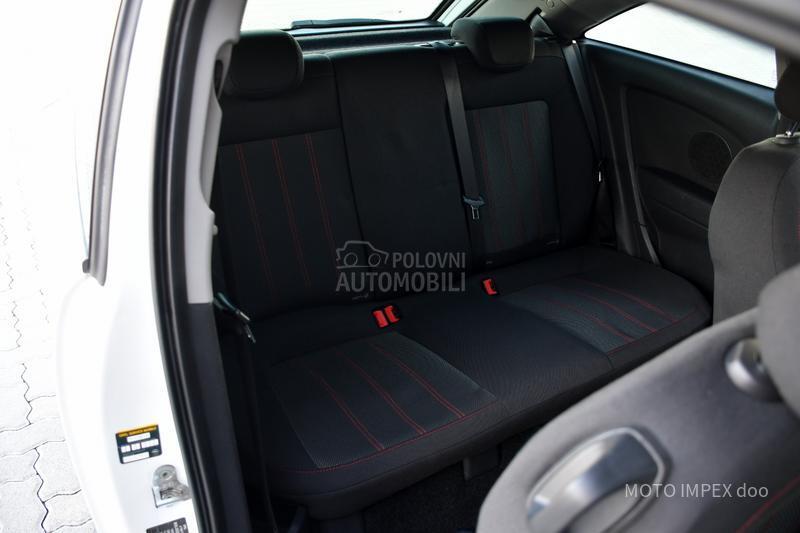 Opel Corsa D 1.4 / SPORT / CH