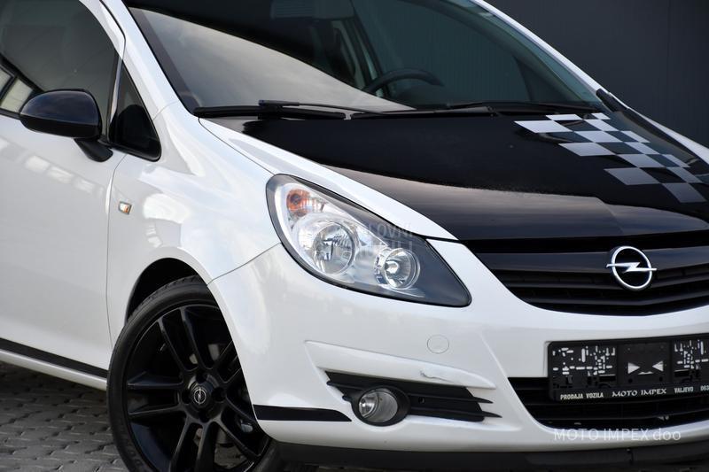 Opel Corsa D 1.4 / SPORT / CH