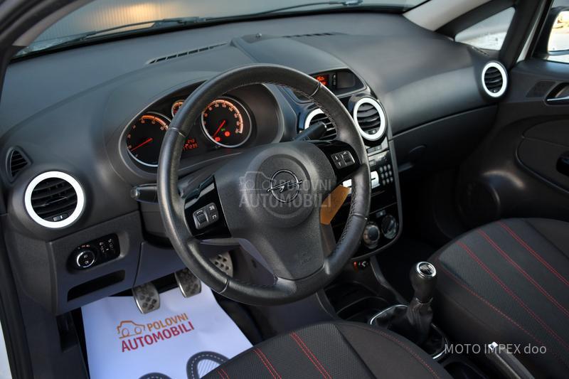 Opel Corsa D 1.4 / SPORT / CH