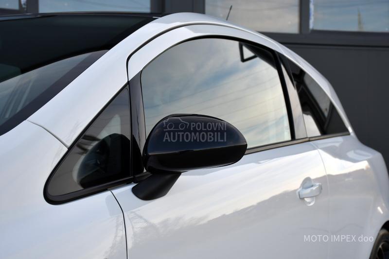 Opel Corsa D 1.4 / SPORT / CH