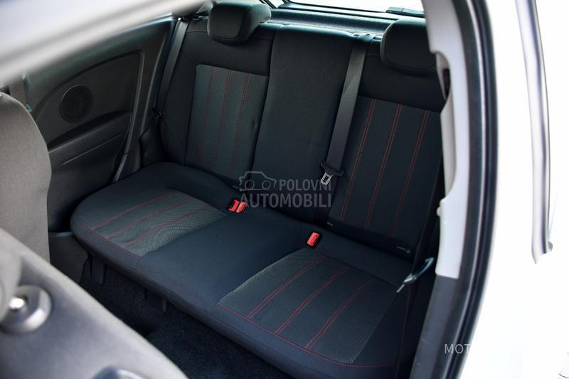 Opel Corsa D 1.4 / SPORT / CH