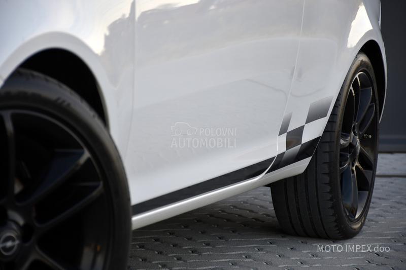 Opel Corsa D 1.4 / SPORT / CH