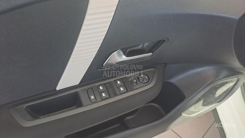 Citroen C4 1.2NAV AUT KAM 31000