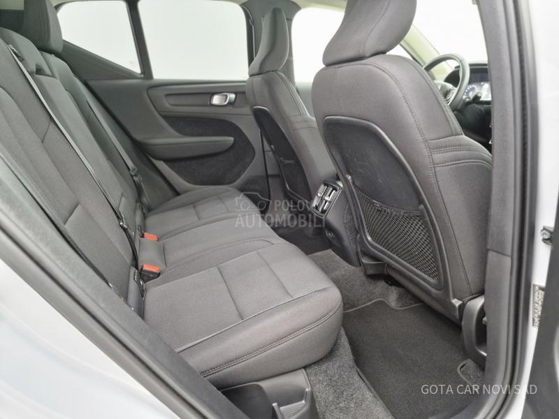 Volvo XC40 MOMENTUM PRO