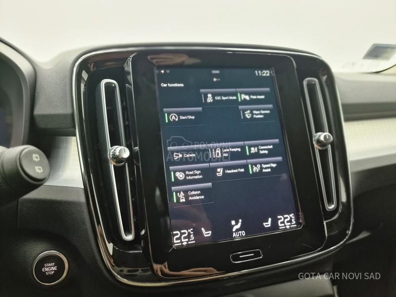 Volvo XC40 MOMENTUM PRO