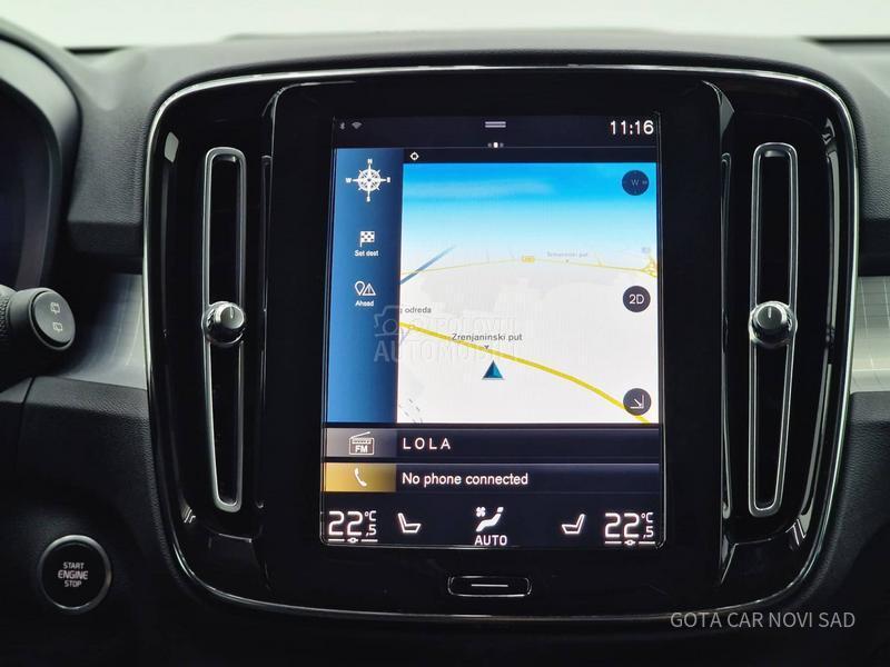 Volvo XC40 MOMENTUM PRO