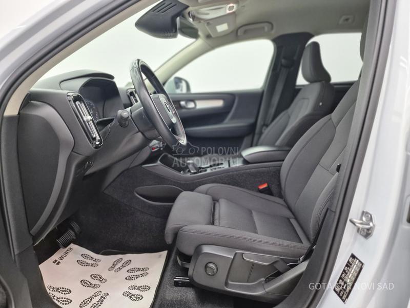 Volvo XC40 MOMENTUM PRO